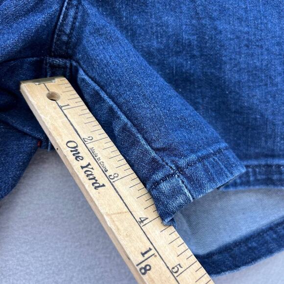 Levi's Women's Jean Shorts Size 12 W31 Medium Wash - Picture 5 of 11
